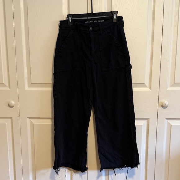 American Eagle Outfitters Pants - American Eagle Black Cropped Wide-Leg carpenter Pants, size 6